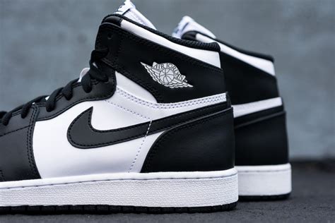 nike jordans 1 schwarz weiß|jordan 1 high og shoes.